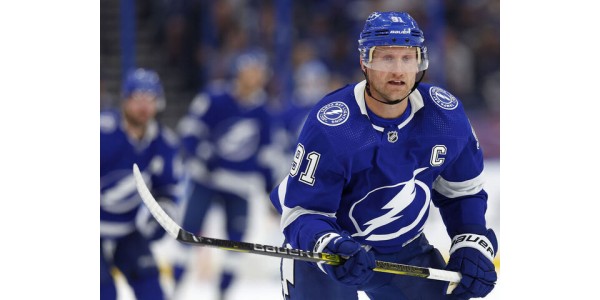 Tampa Bay Lightning se rozhodla sledovat vystoupení Stevena Stamkose ještě jednu sezónu Tampa Bay Lightning se rozhodla sledovat vystoupení Stevena Stamkose ještě jednu sezónu